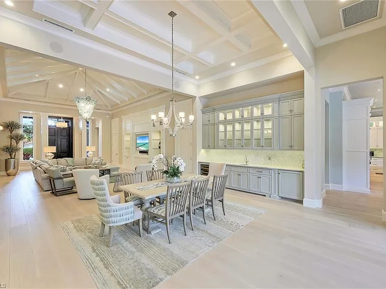 425 Harbour Dr — Photo 10
