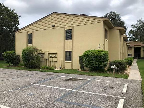 2nd image of 314 Palm Coast Pkwy NE APT 201