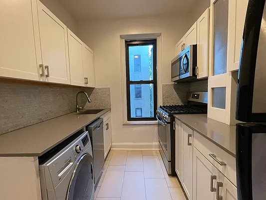 Rented by Hillel Realty Group | media 28