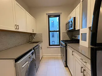 Rented by Hillel Realty Group