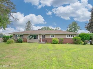 17 Middle Rd, Troy, NY 12180