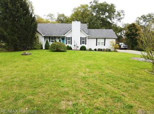 9161 Chilson Rd, Pinckney, MI 48169