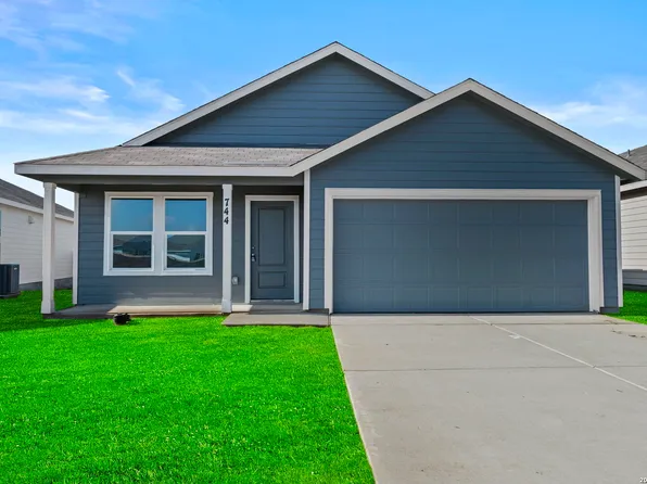 744 Horsetail Ln, New Braunfels, TX 78130