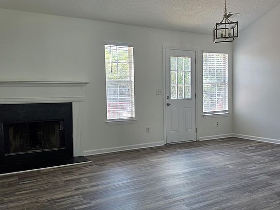 4th image of 3846 Sunview Dr NW