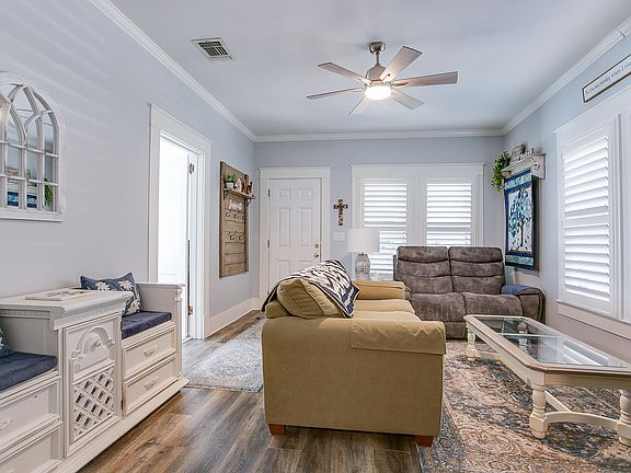 5th image of 304 N 8th St