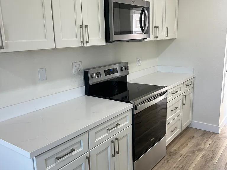 908 Apricot Ave — Photo 4