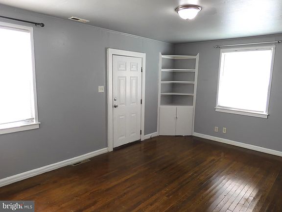 4th image of 8220 Cornwall Rd