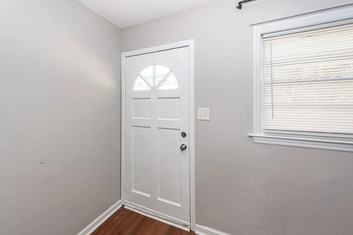 1520 N Avalon Cir — Photo 2