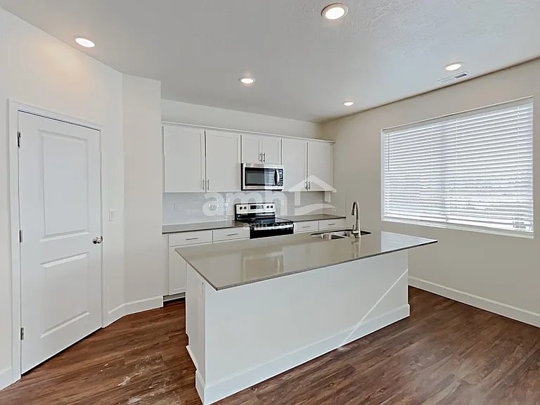 1419 E Perelle Ln — Photo 3