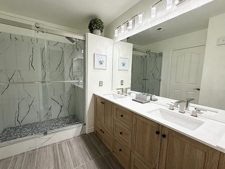 upstairs guest bathroom