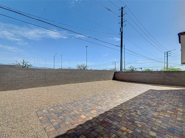 324 Lupton Ave — Photo 14