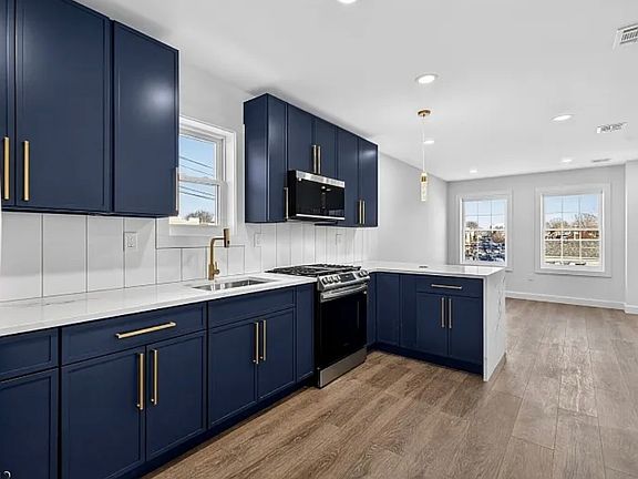 4th image of 687 18th Ave Floor 2