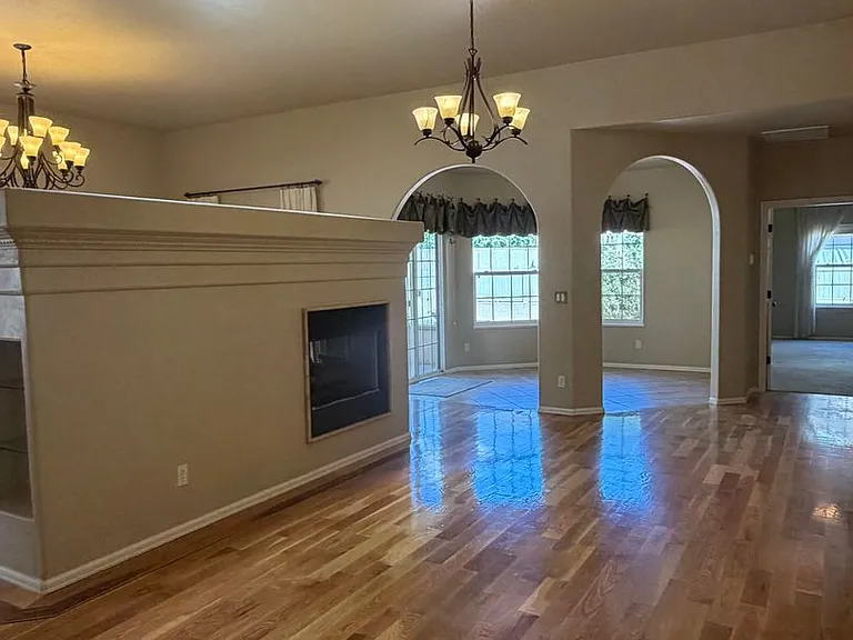 1825 Venetian Dr — Photo 5