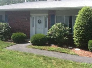 511 Round Hill Ct, Warwick, RI 02886