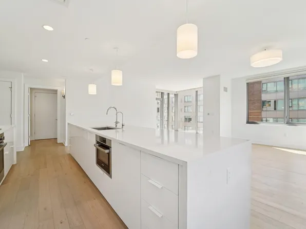 9 Avenue At Port Imperial image 14 of 47