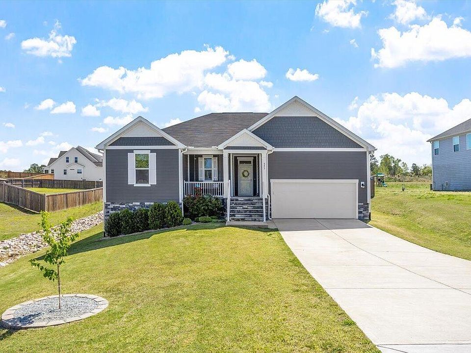 1st image of 395 Windy Farm Dr