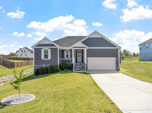 395 Windy Farm Dr, Fuquay Varina, NC 27526