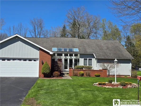 10 Westbury Ct, Jamestown, NY 14701