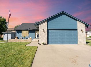 2201 S Grinnell Ave, Sioux Falls, SD 57106