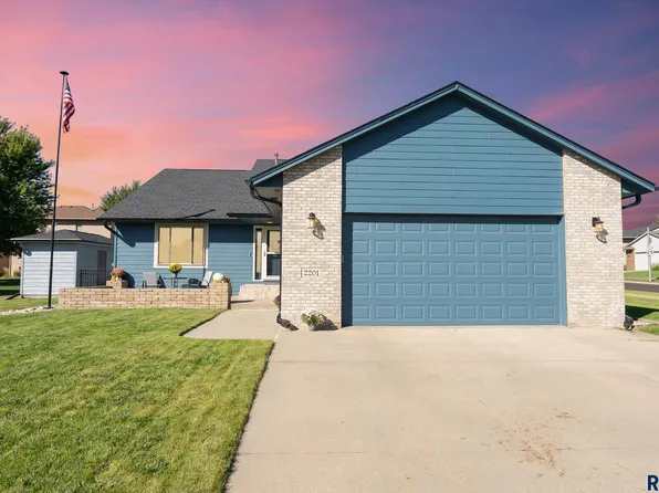 2201 S Grinnell Ave, Sioux Falls, SD 57106