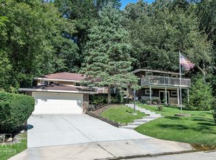 1214 Pioneer Rd, Algonquin, IL 60102