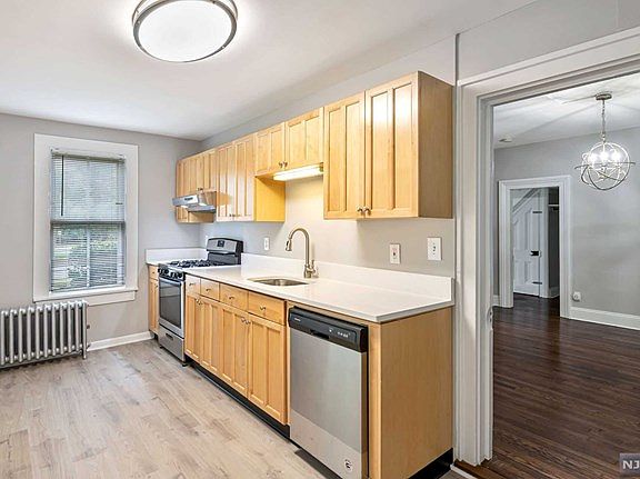3rd image of 68 Wyckoff Ave