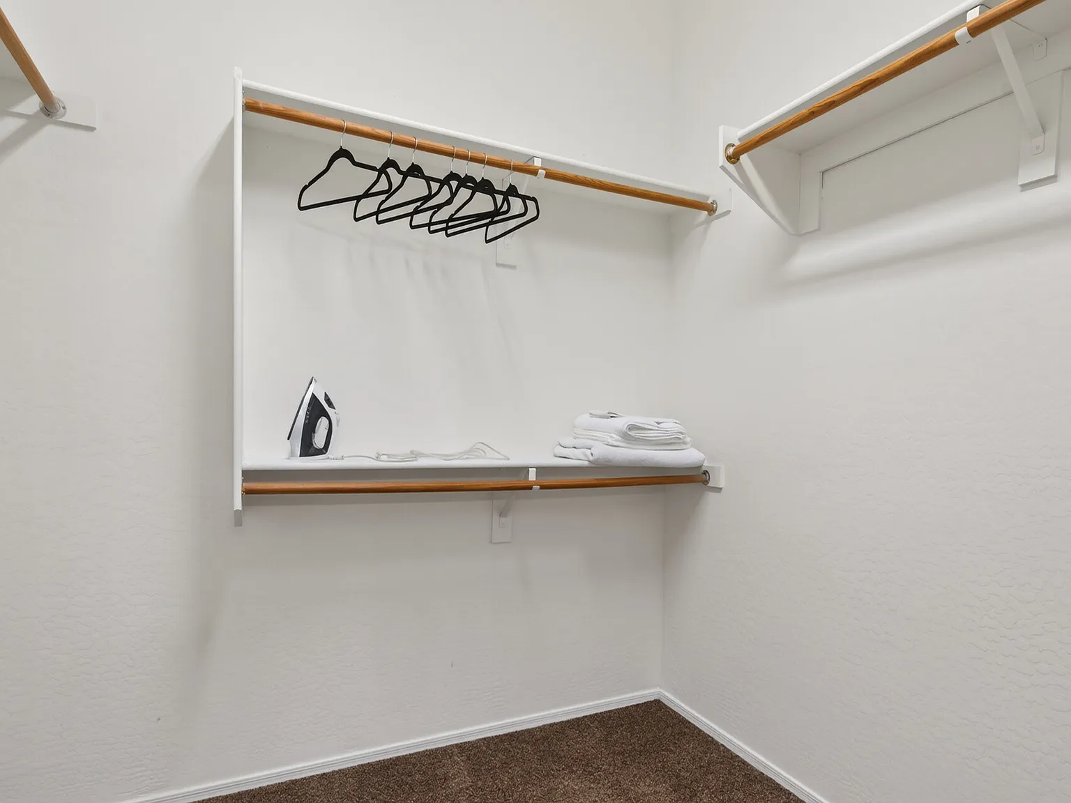 4 bed, 2258 sqft, $4,500 — Photo 3