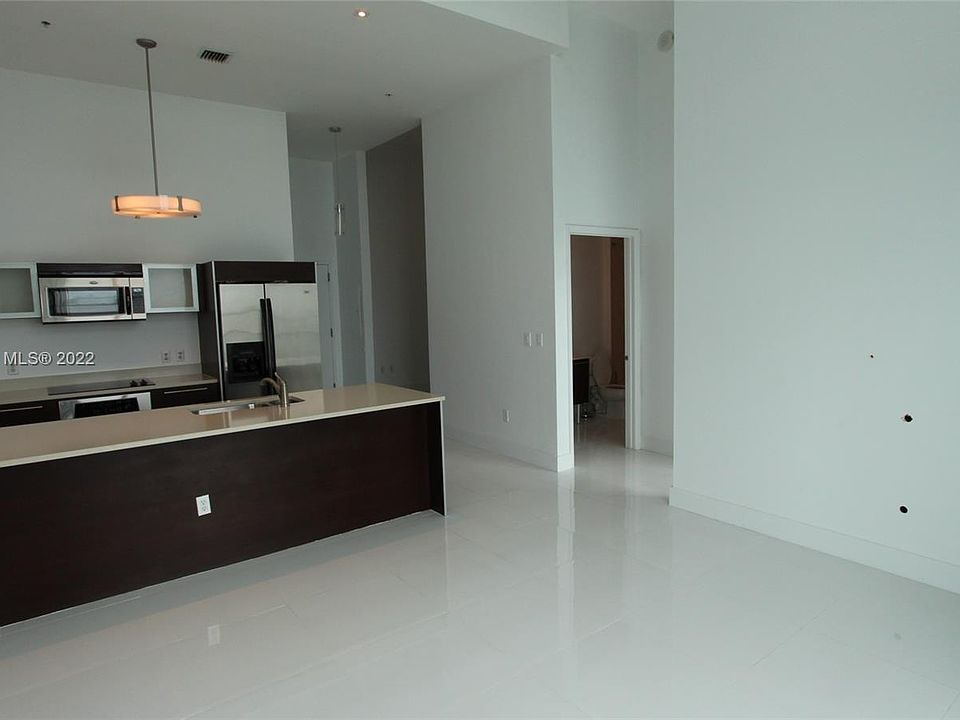 1st image of 1900 N Bayshore Dr APT 804