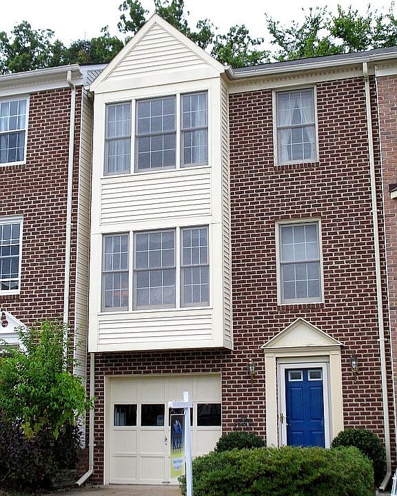 1st image of 104 Fair Oaks Ave
