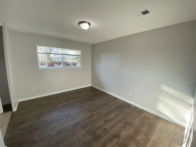 2059 Robin Dr — Photo 25