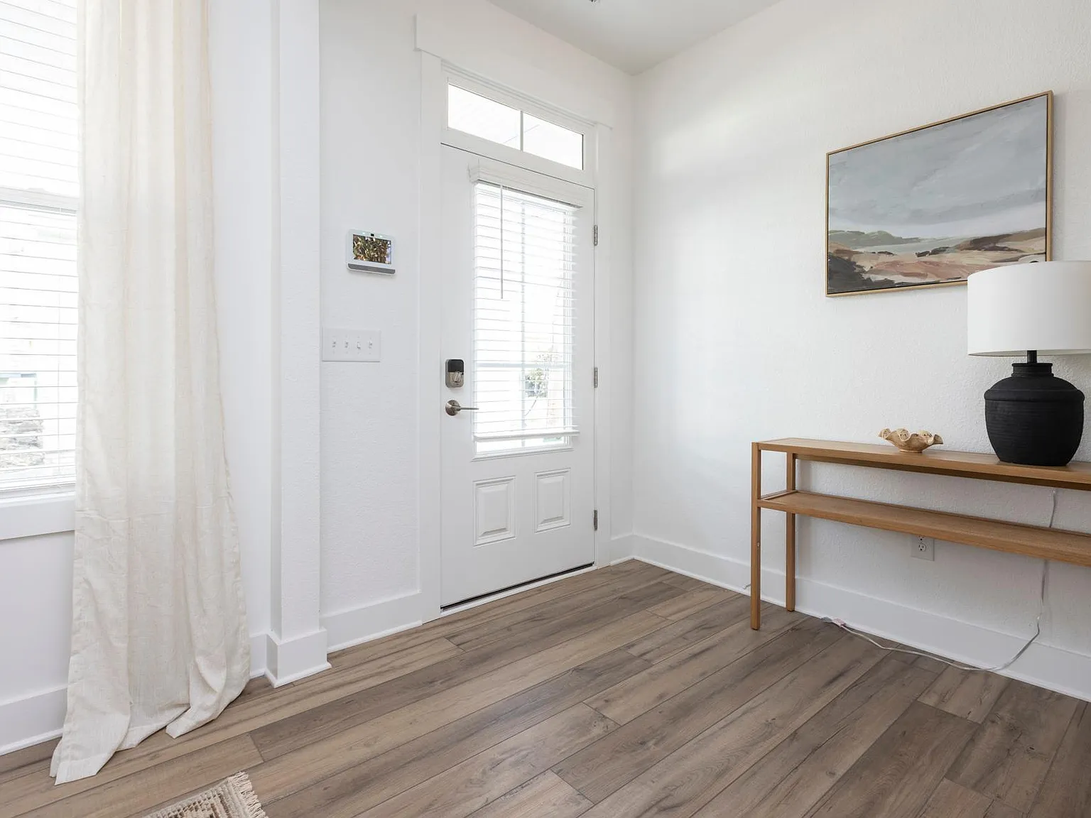 4 bed, 2348 sqft, $4,500 — Photo 4