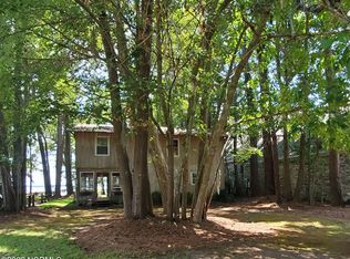 656 Bella Coola Rd, Lake Waccamaw, NC 28450
