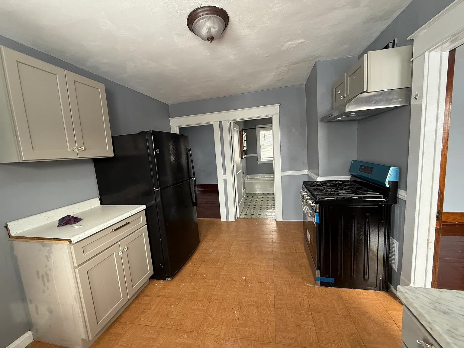 3 bed, 2000 sqft, $1,100 — Photo 2