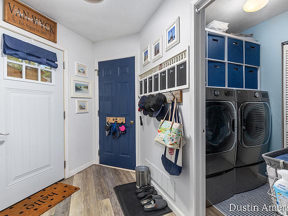 3rd image of 4212 Peak Ln NE