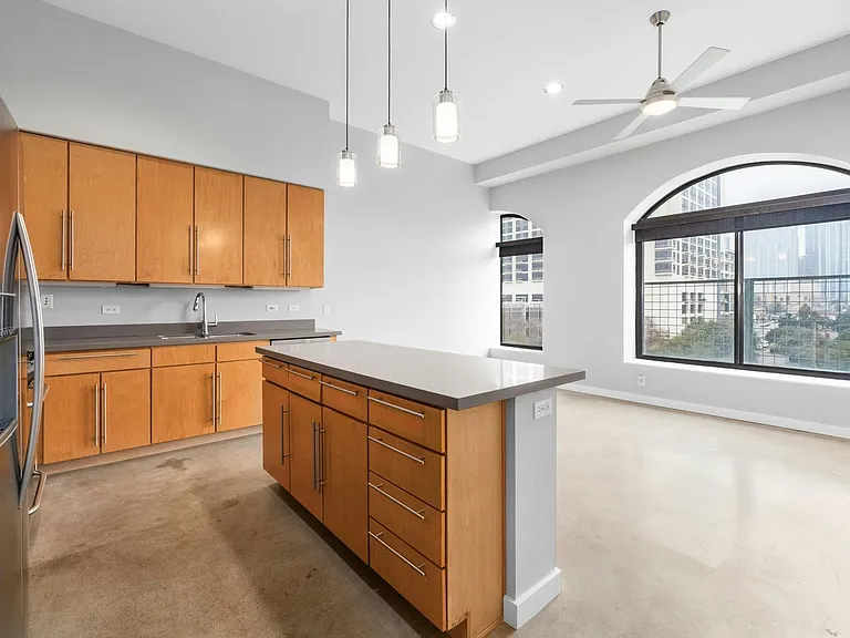 507 Sabine St #403 — Photo 4