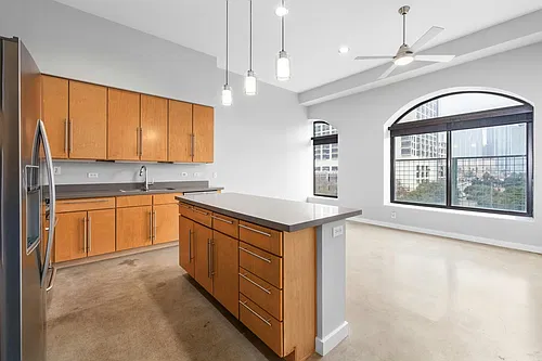 507 Sabine St #403 Photo 1
