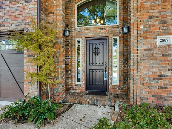 2nd image of 2809 Meadow Glen Dr