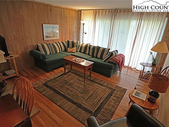 4th image of 161 Skyleaf Dr #E-18