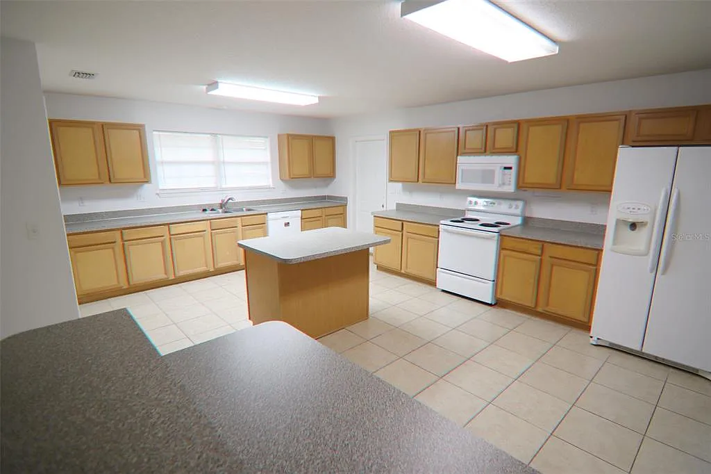 4 bed, 3.0 bath, 2983 sqft, $2,700 — Photo 2