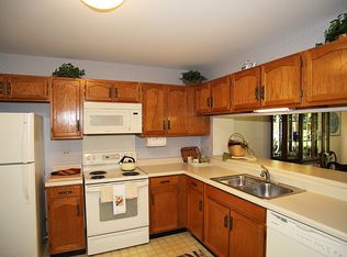 1827 Pebble Beach Cir #5, Elk Grove Village, IL 60007