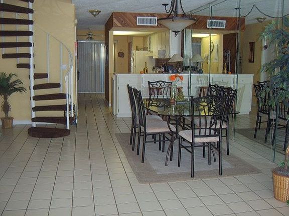 Dining to Kitchen
