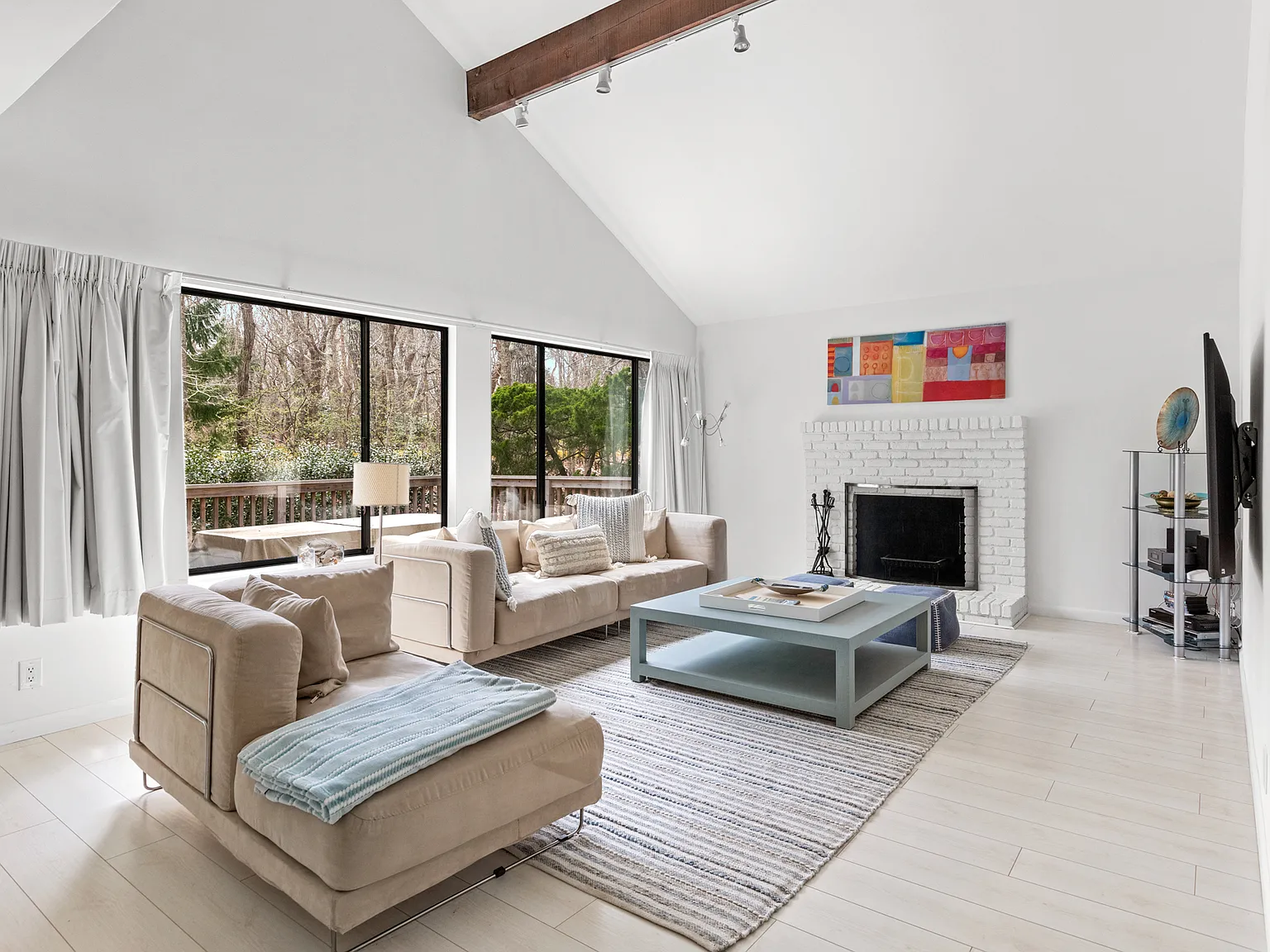 East Hampton Condo — Photo 4