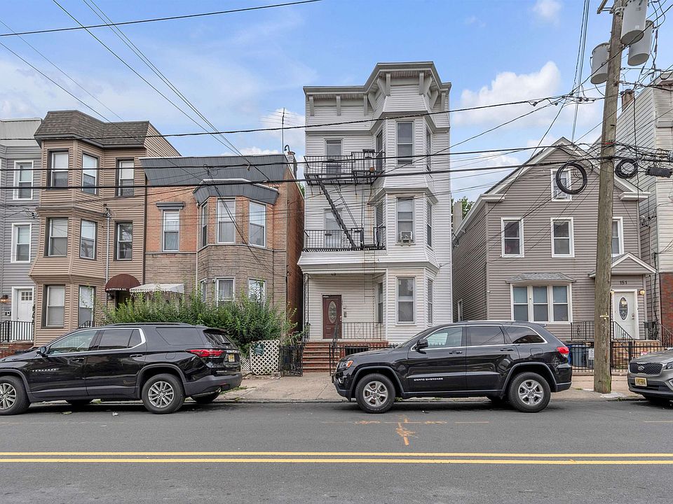 1st image of 149 Bowers St APT 3