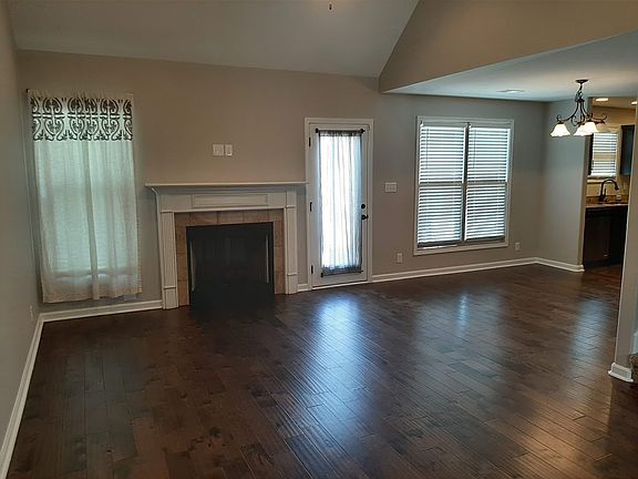 4th image of 117 E Winterberry Trl