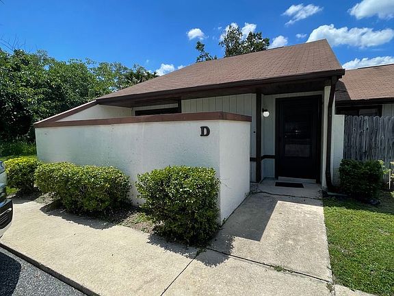 2nd image of 640 SE 28th Pl #D