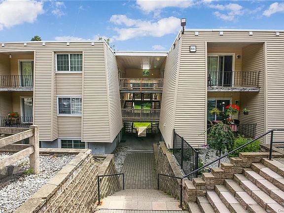 2nd image of 408 Fox Run Ln #408