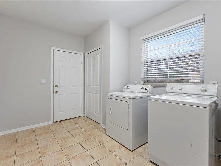 1291 Gettysburg Ct — Photo 11