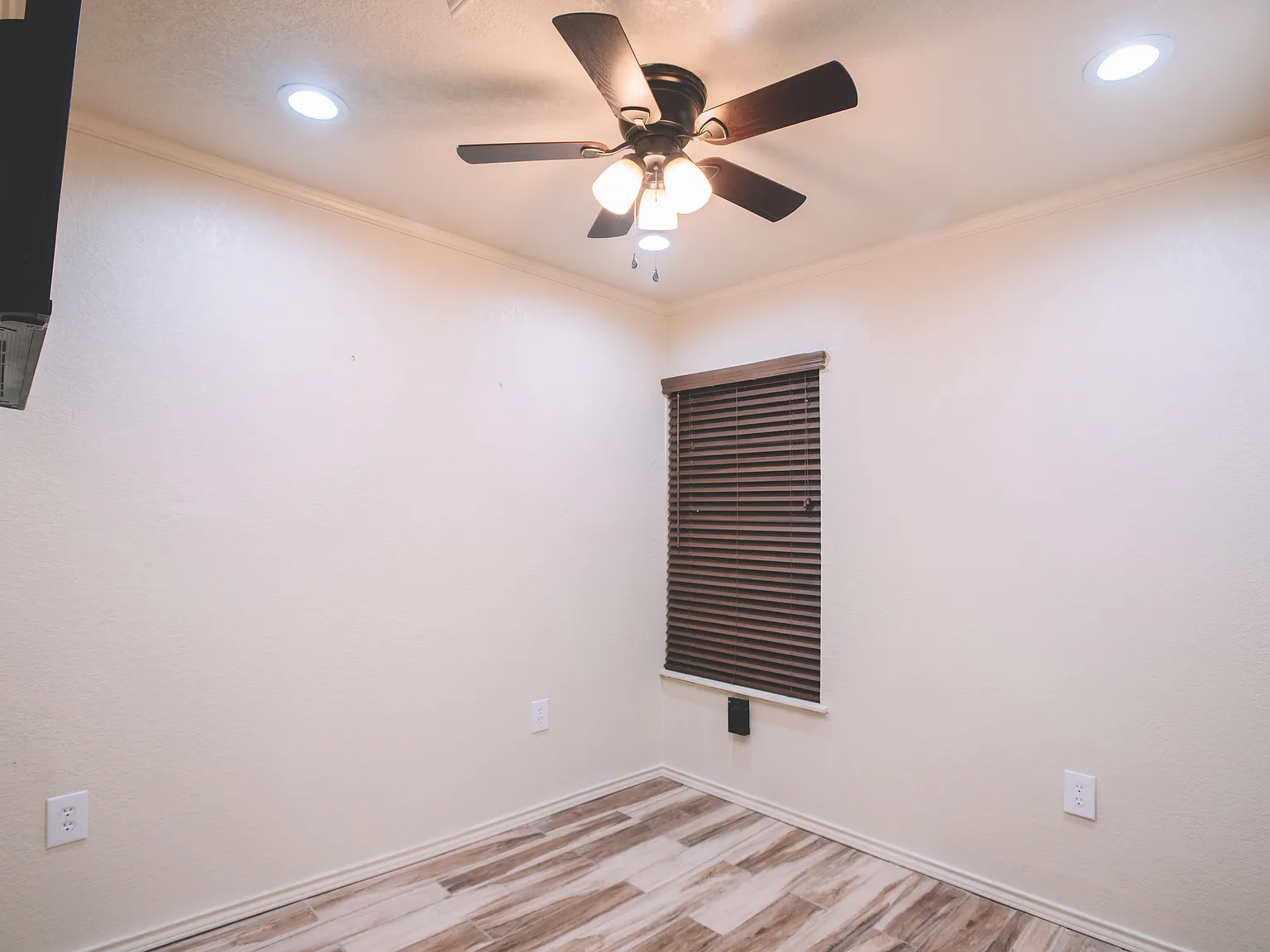 3 bed, 1166 sqft, $1,950 — Photo 2