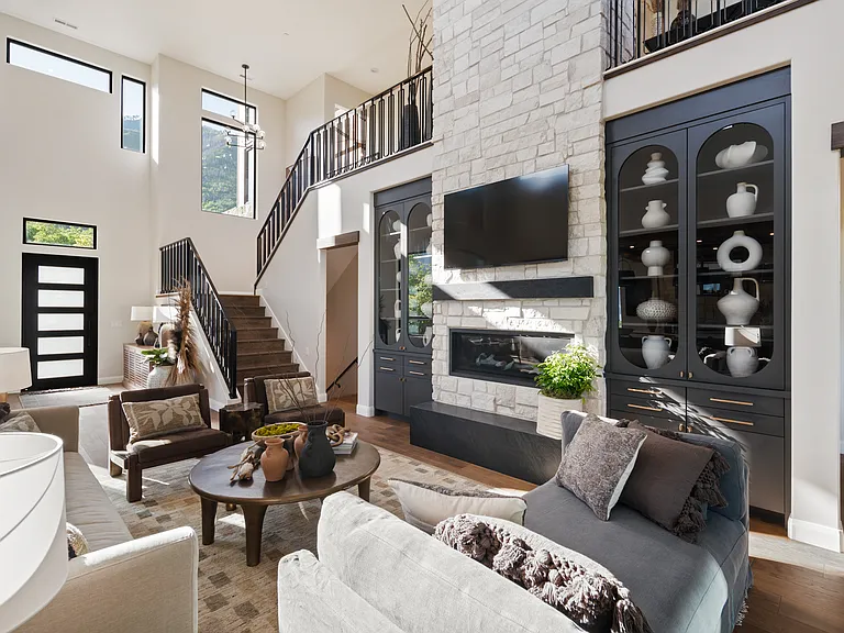 1040 S Summit Creek Dr — Photo 4