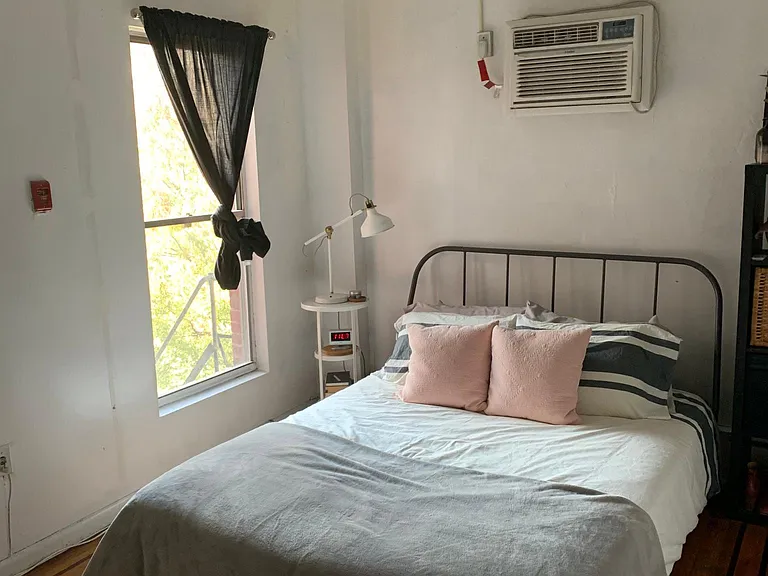 1738 Pine St #3A — Photo 12